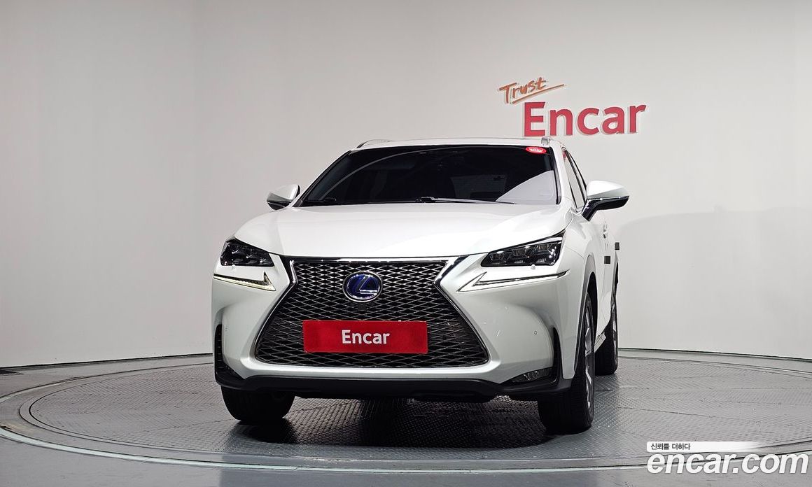 Lexus NX300h фото 3