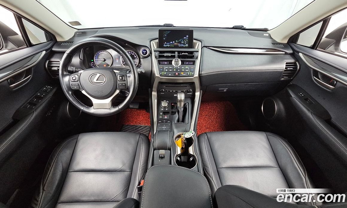 Lexus NX300h фото 7