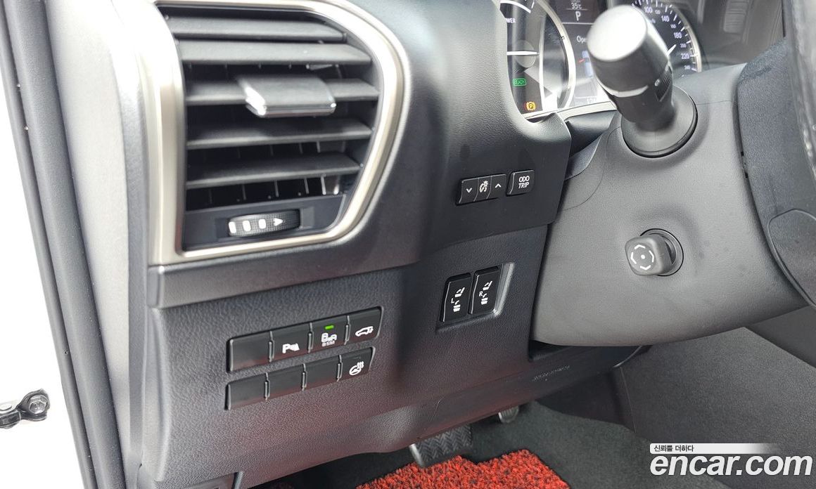 Lexus NX300h фото 16