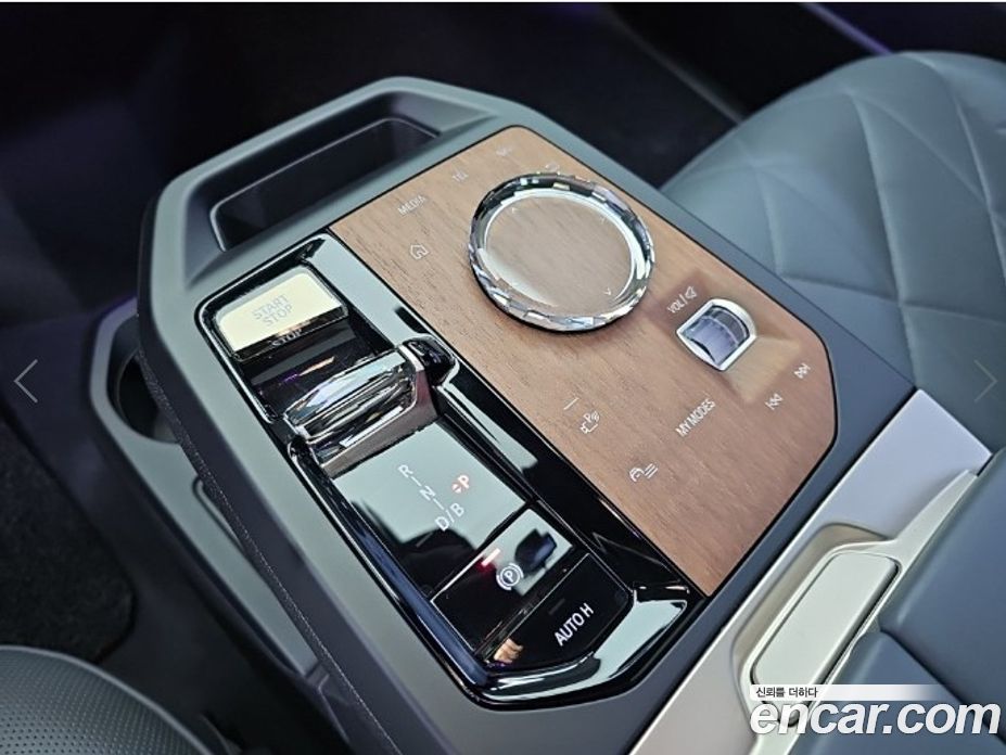 BMW iX фото 8