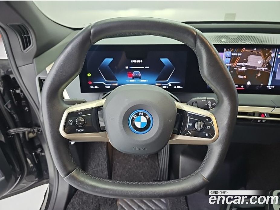 BMW iX фото 9