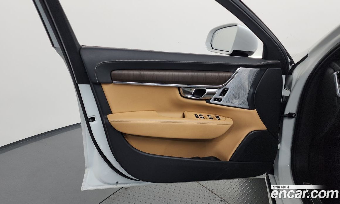 Volvo S90 фото 24
