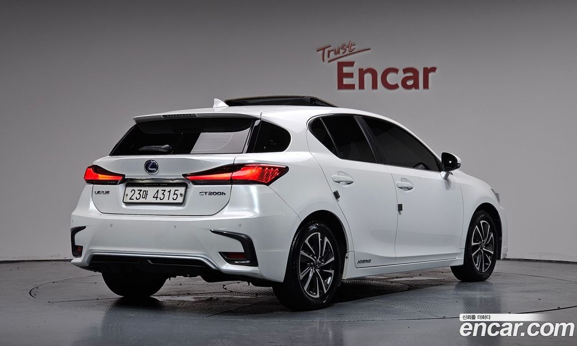 Lexus CT200h