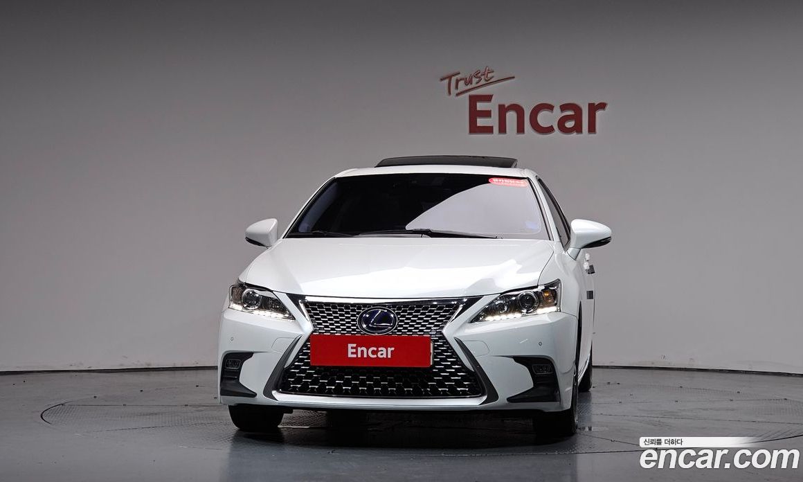 Lexus CT200h фото 2
