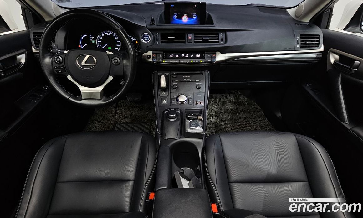 Lexus CT200h фото 6