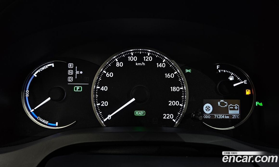 Lexus CT200h фото 7
