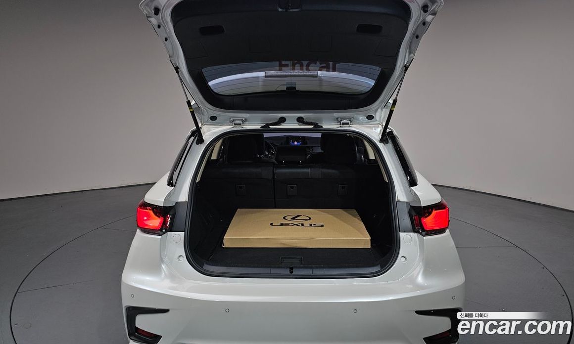 Lexus CT200h фото 19