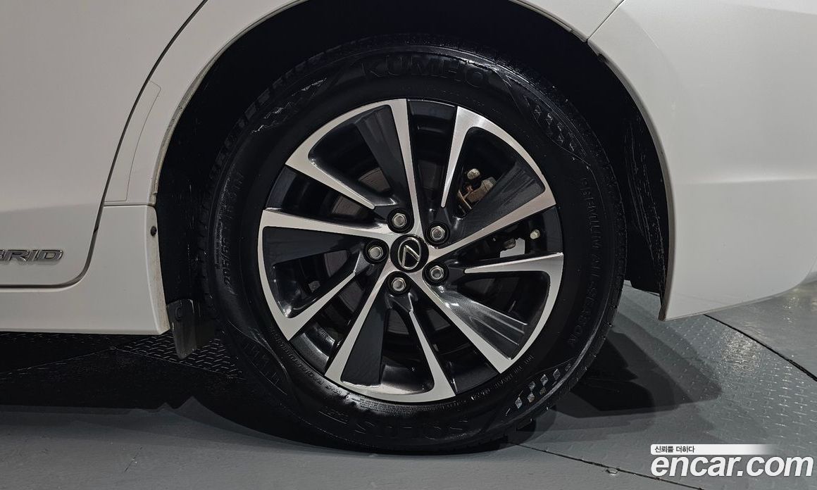 Lexus CT200h фото 21