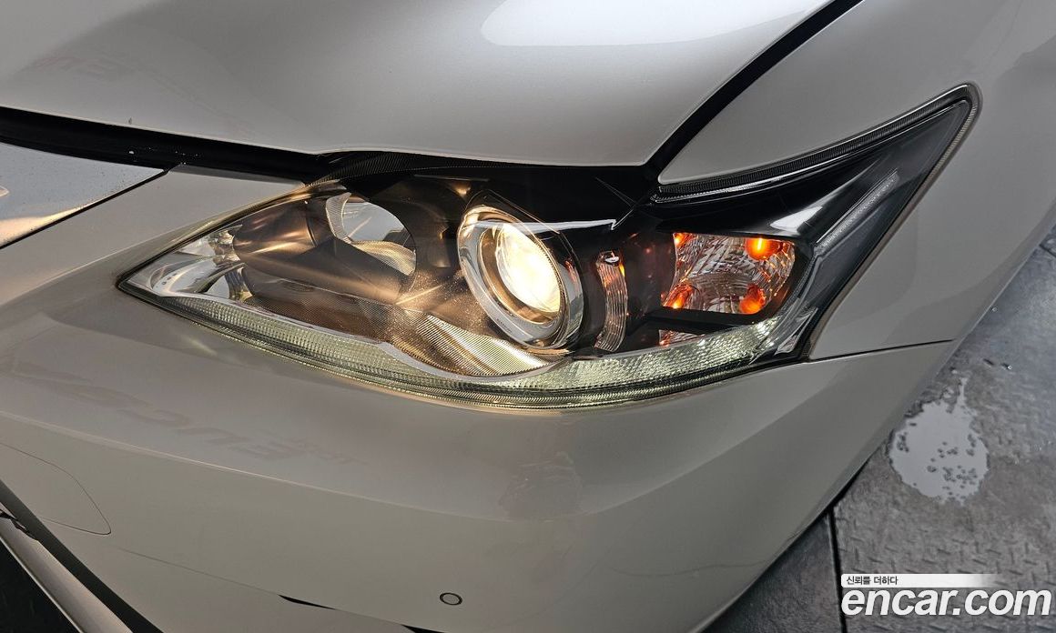 Lexus CT200h фото 22