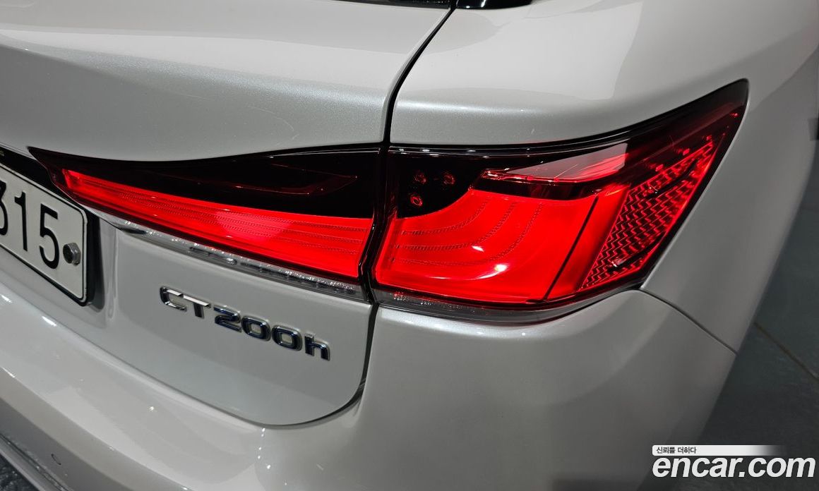 Lexus CT200h фото 23