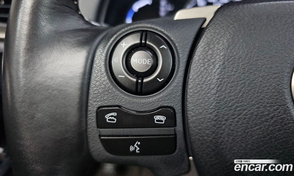 Lexus CT200h фото 28