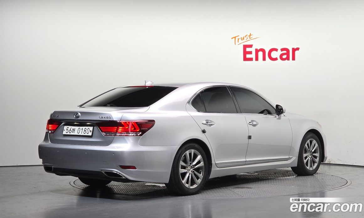 Lexus LS460 фото 2