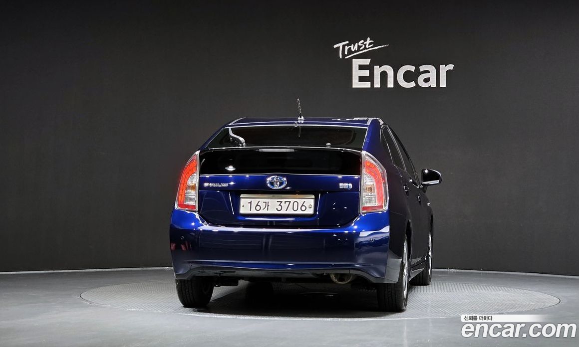 Toyota Prius фото 4