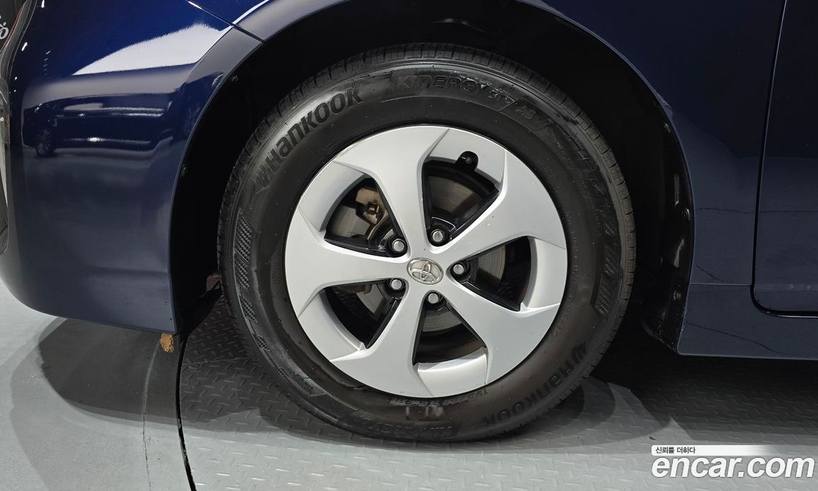 Toyota Prius фото 5