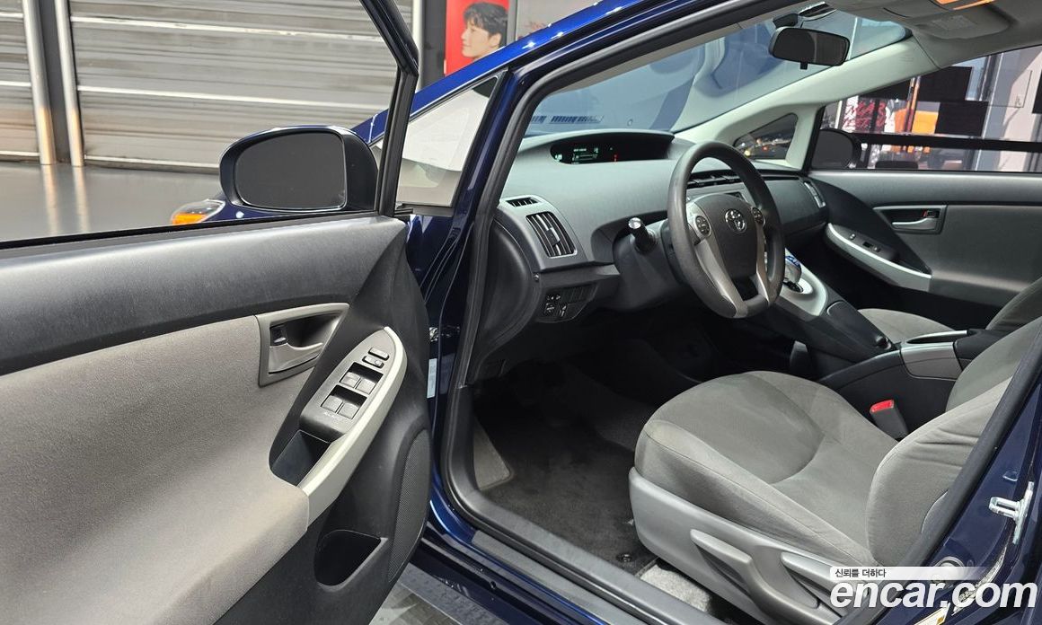 Toyota Prius фото 10