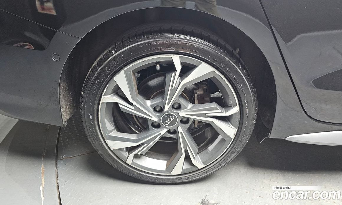 Audi A3 (8Y) фото 5