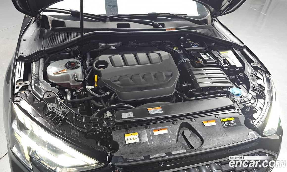 Audi A3 (8Y) фото 6