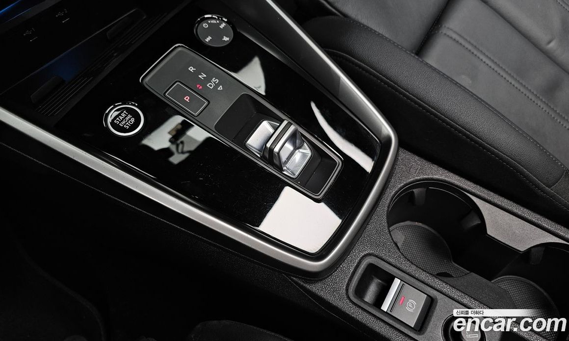 Audi A3 (8Y) фото 9