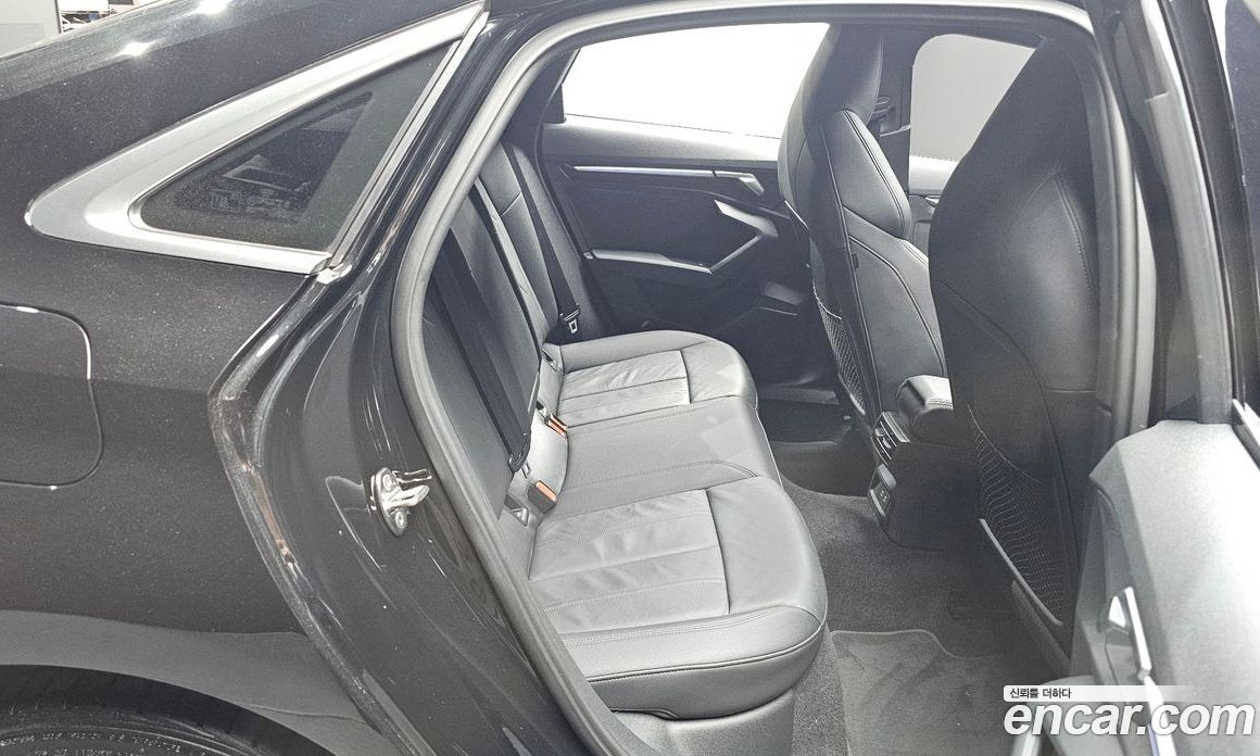 Audi A3 (8Y) фото 11