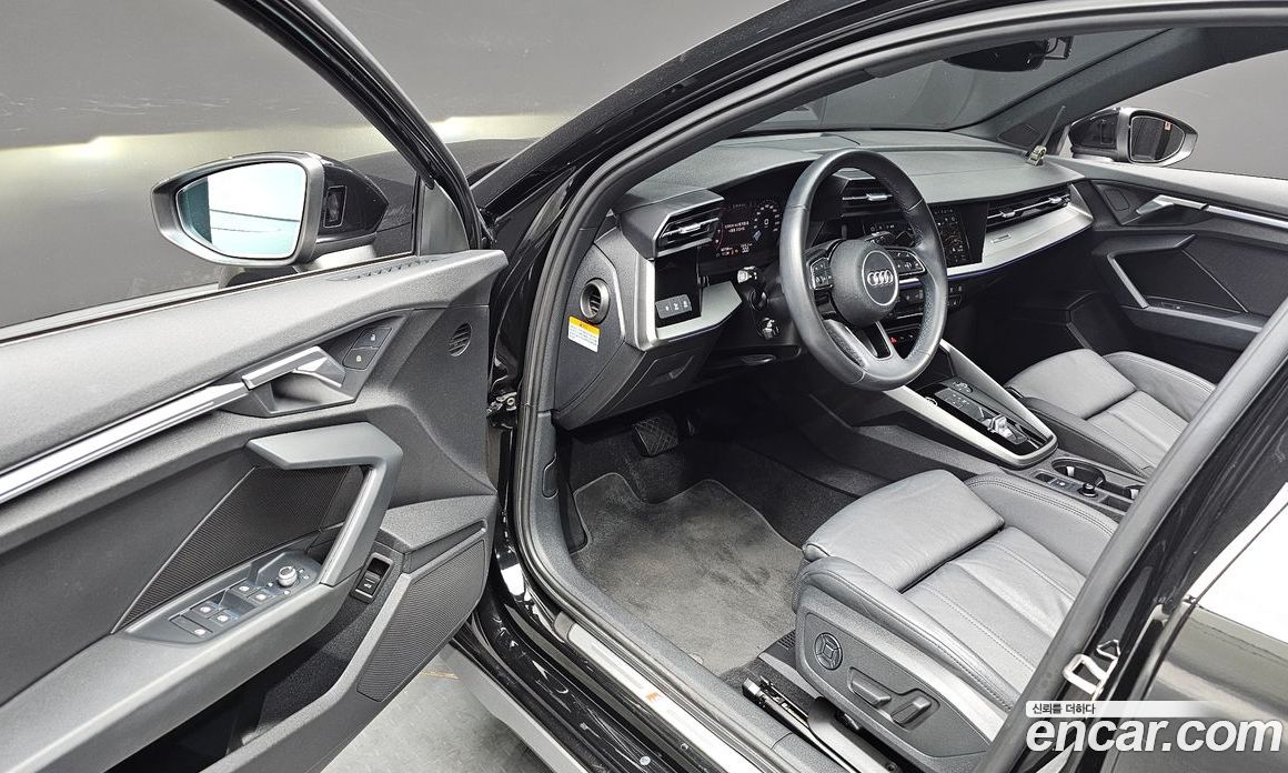 Audi A3 (8Y) фото 12