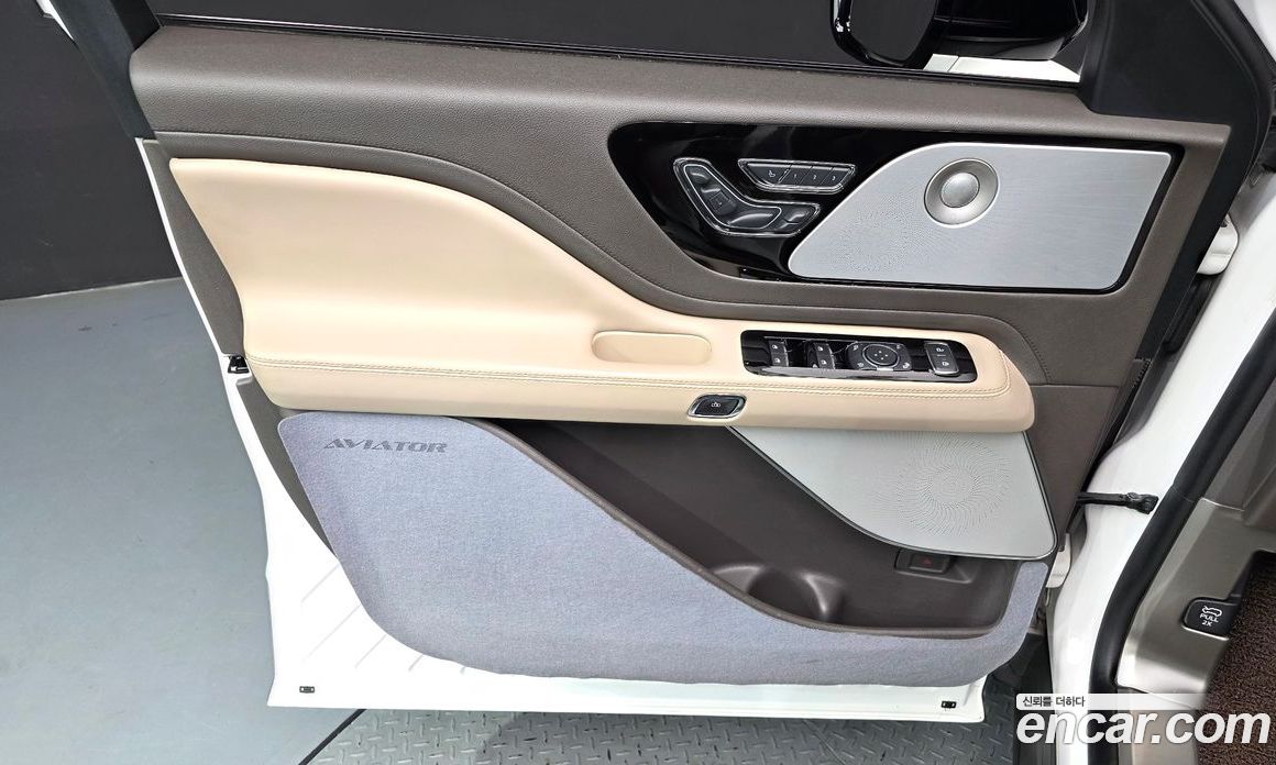Lincoln Aviator 2nd Gen фото 24