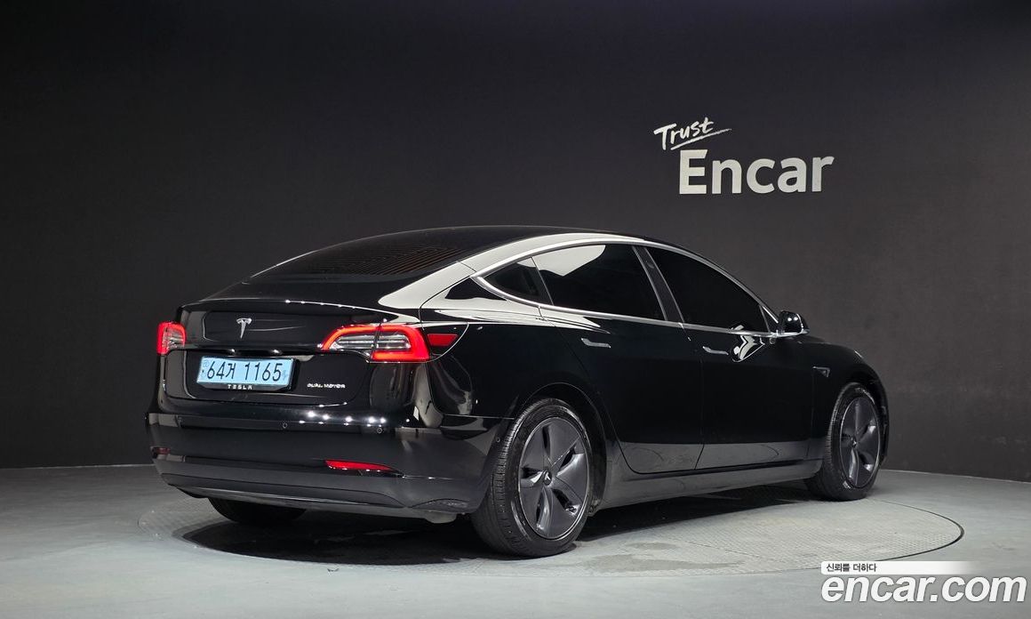 Tesla Model 3 фото 2