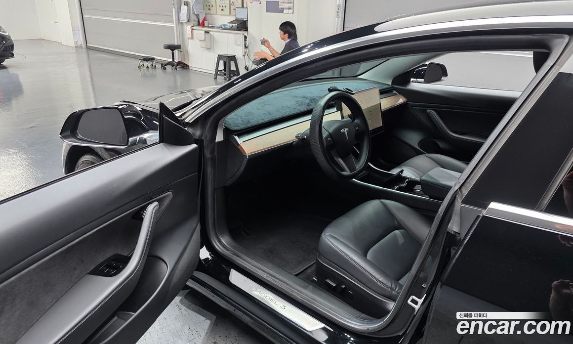 Tesla Model 3 фото 10