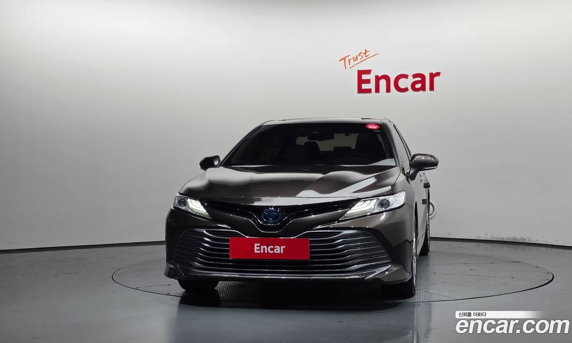 Toyota Camry (XV70) фото 3