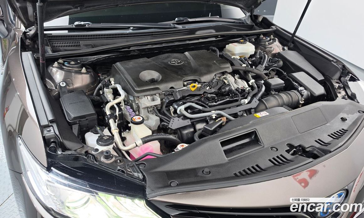 Toyota Camry (XV70) фото 6