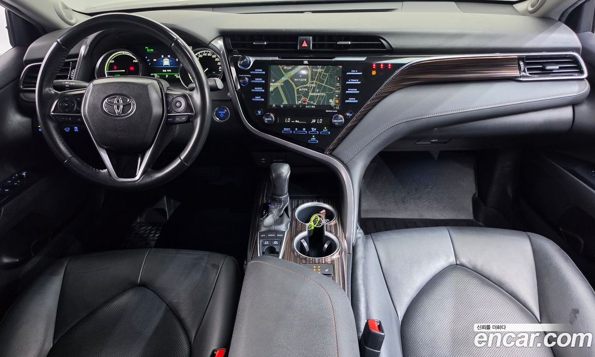 Toyota Camry (XV70) фото 7