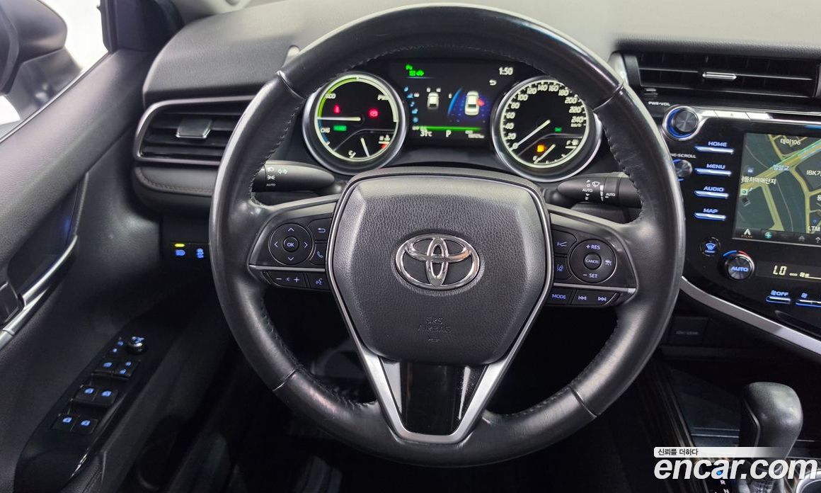 Toyota Camry (XV70) фото 14