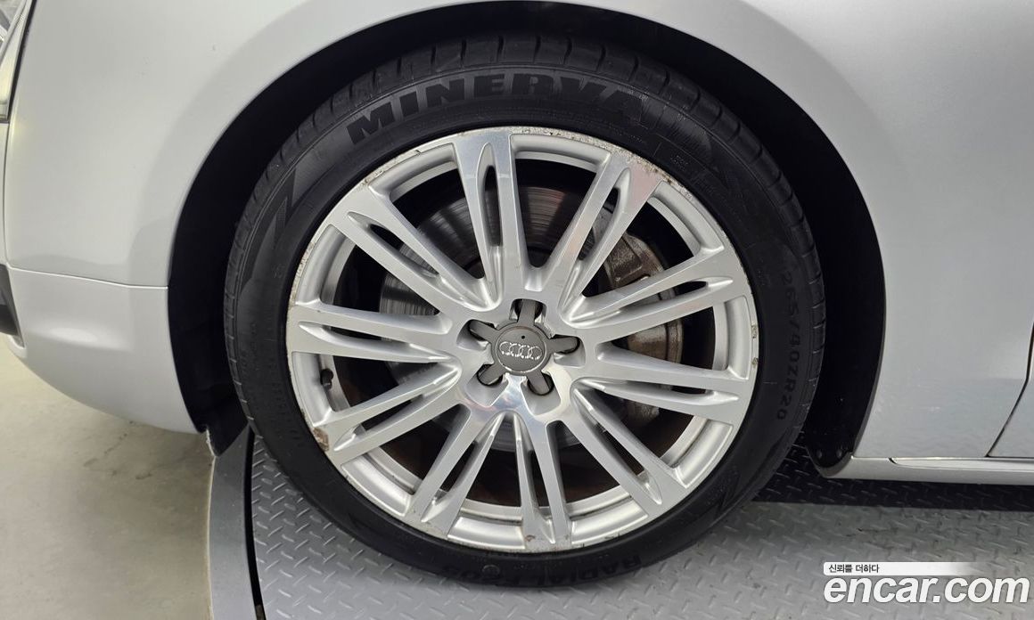 Audi A8 (D4) фото 5