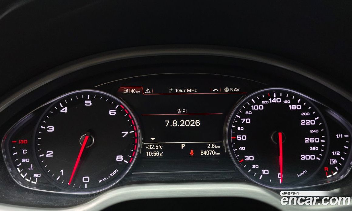 Audi A8 (D4) фото 8
