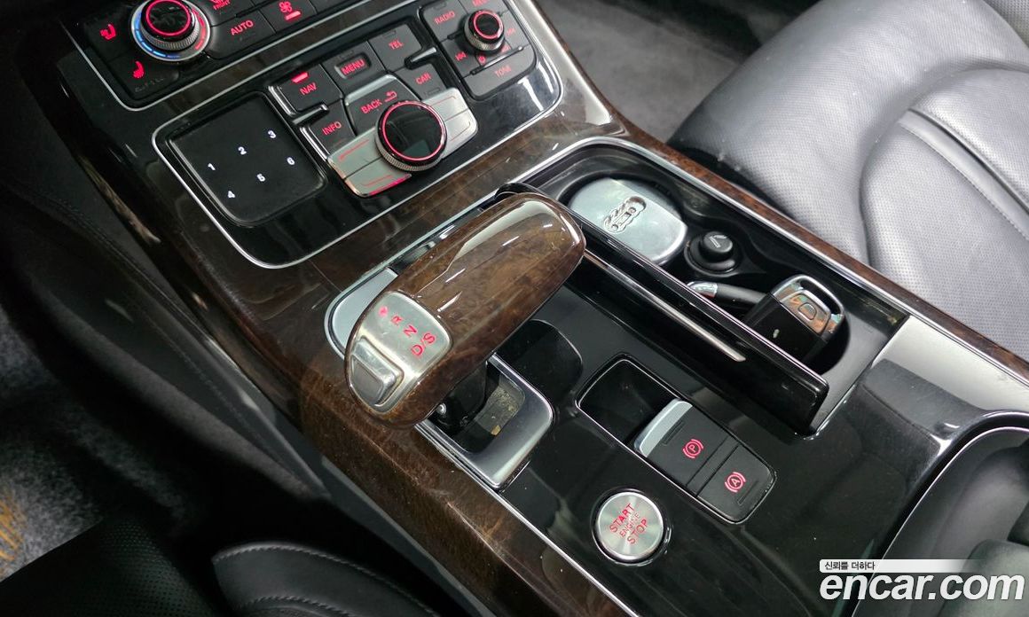 Audi A8 (D4) фото 9