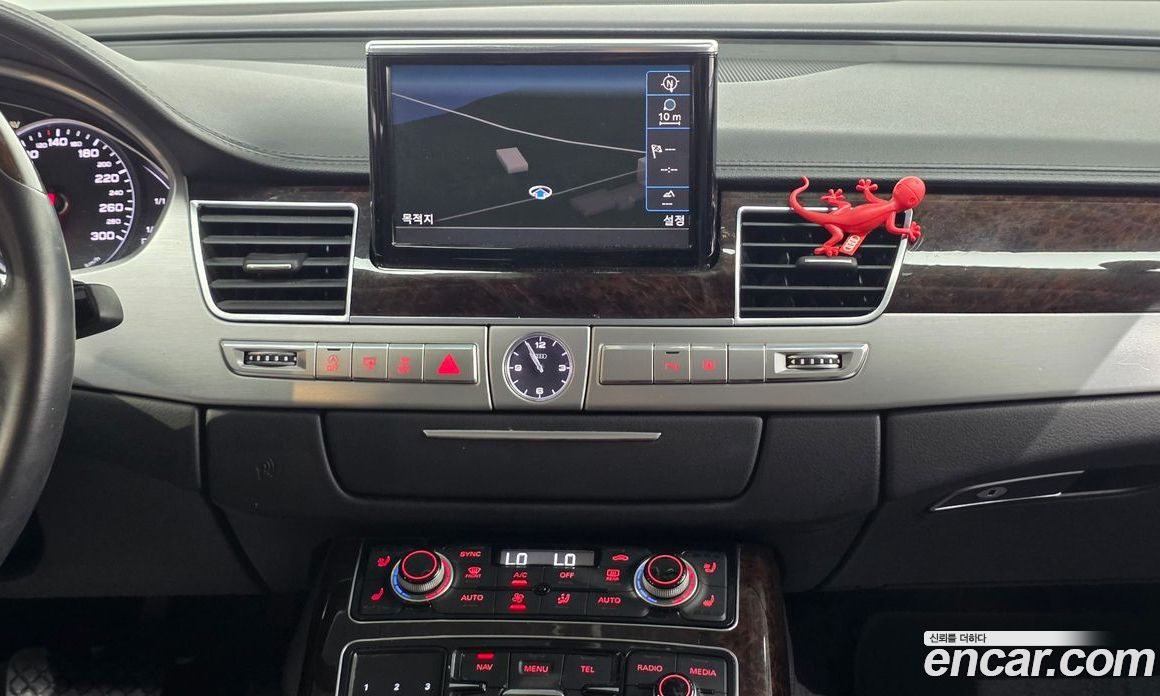 Audi A8 (D4) фото 14