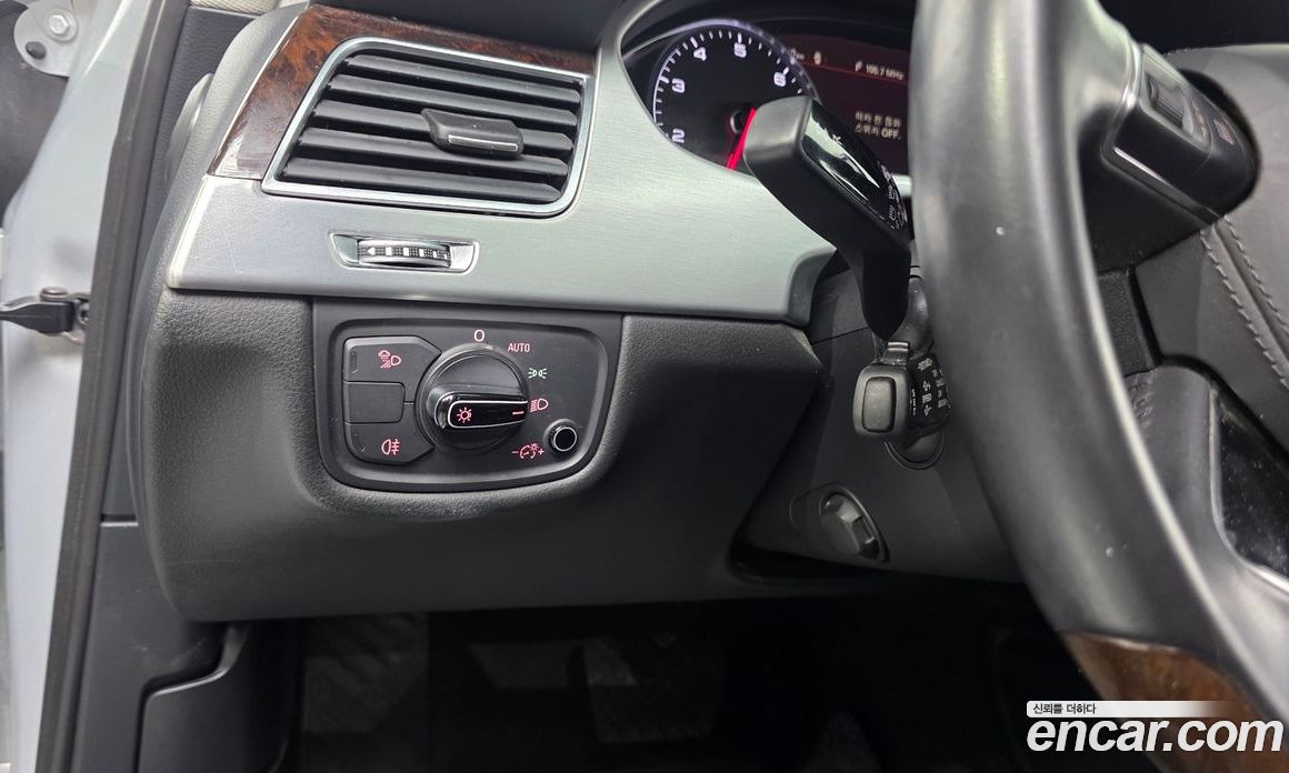 Audi A8 (D4) фото 16