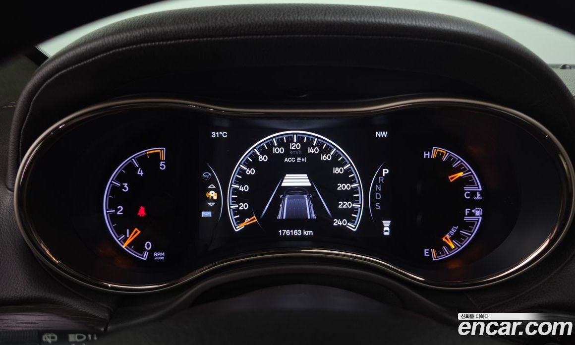 Jeep Grand Cherokee (WK) фото 8