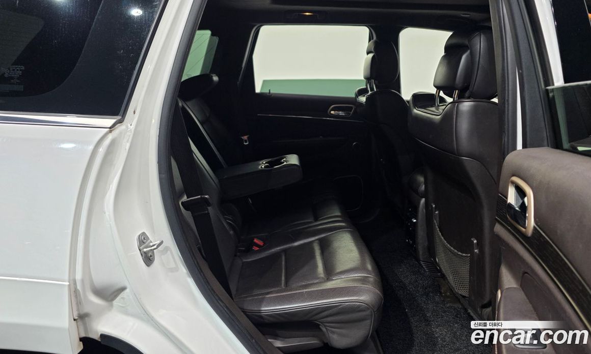 Jeep Grand Cherokee (WK) фото 12
