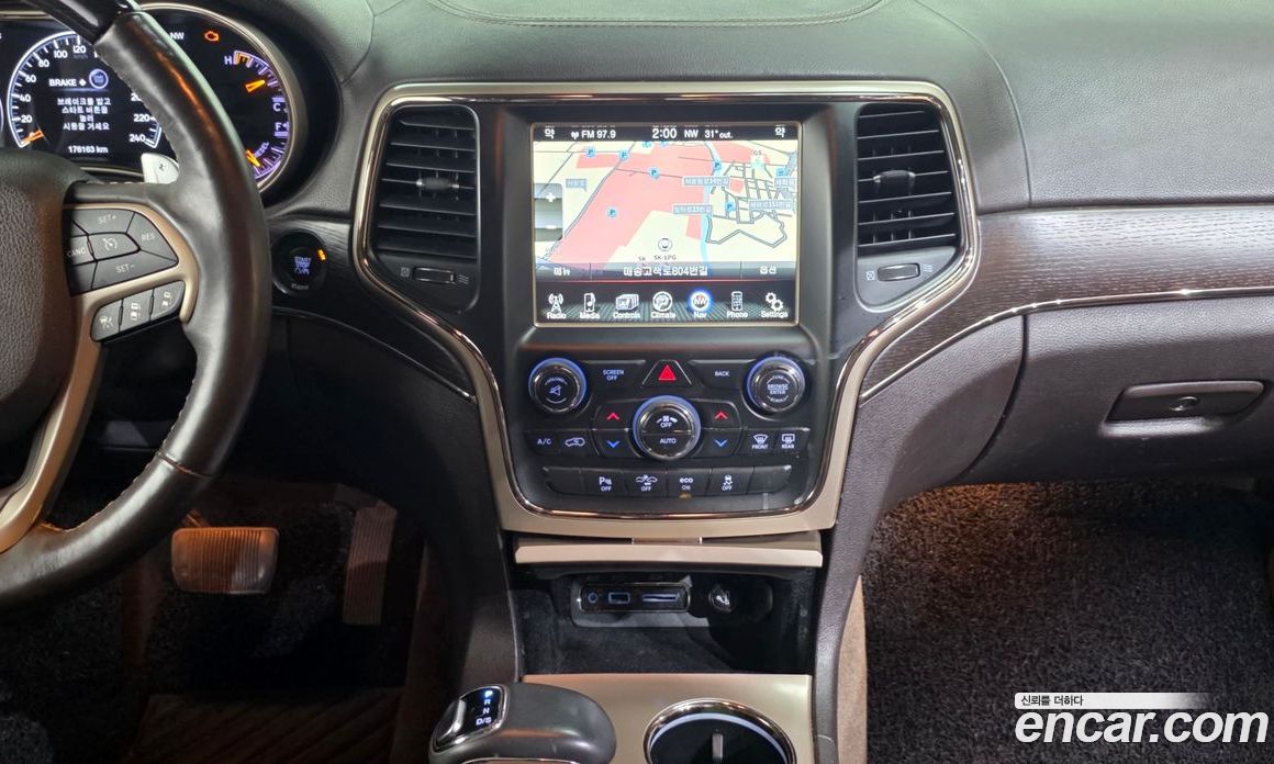 Jeep Grand Cherokee (WK) фото 14
