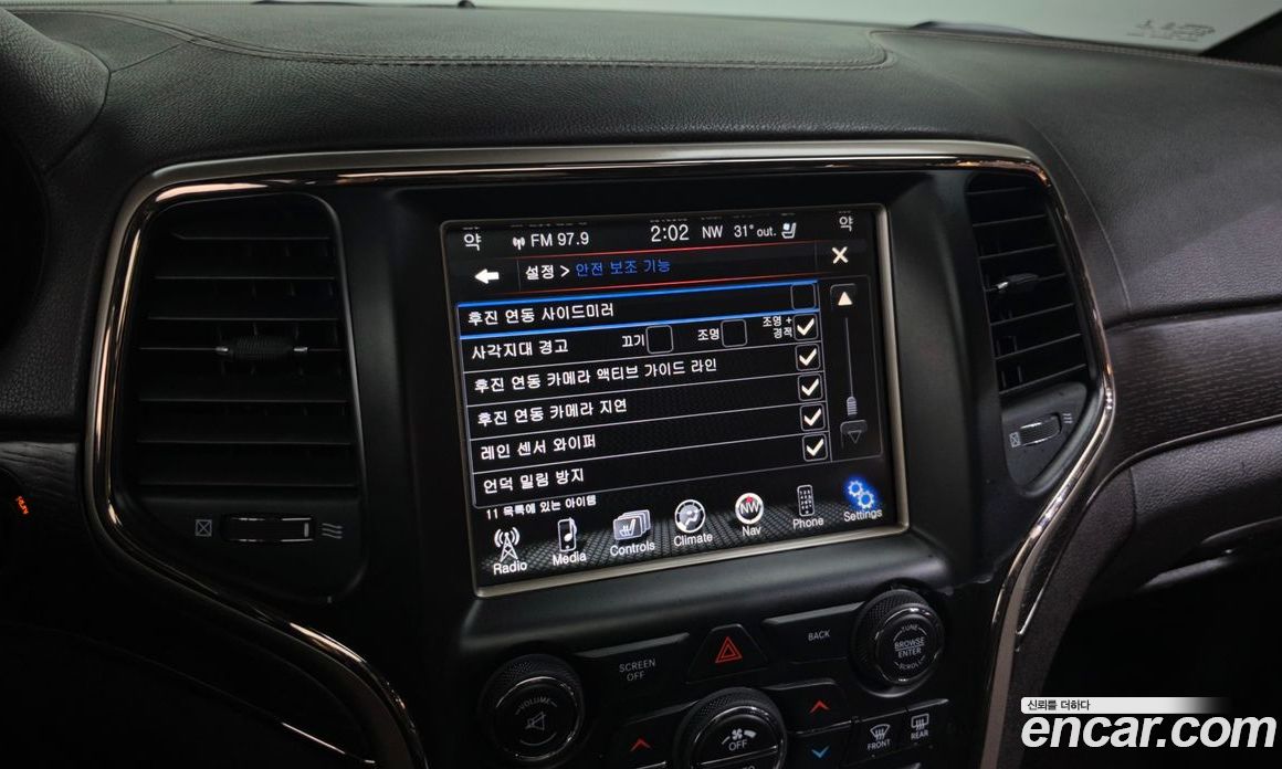 Jeep Grand Cherokee (WK) фото 16