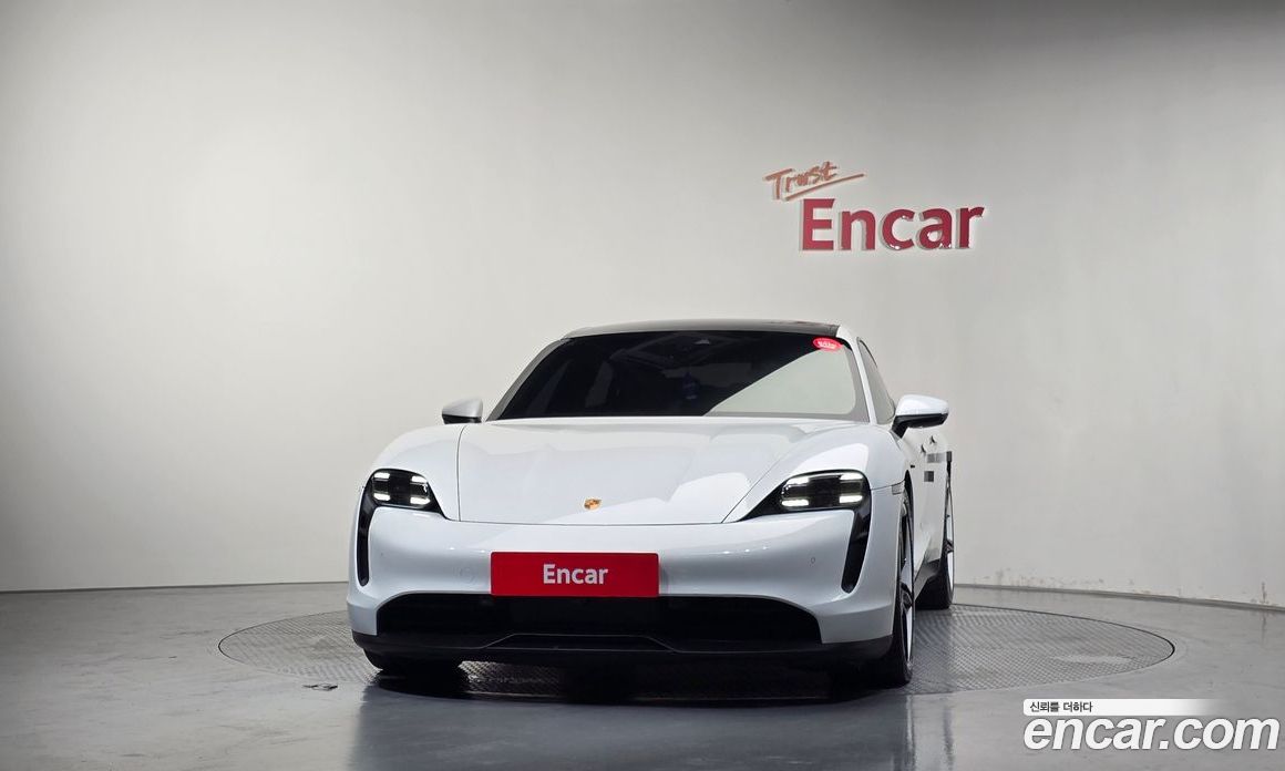Porsche Taycan фото 3