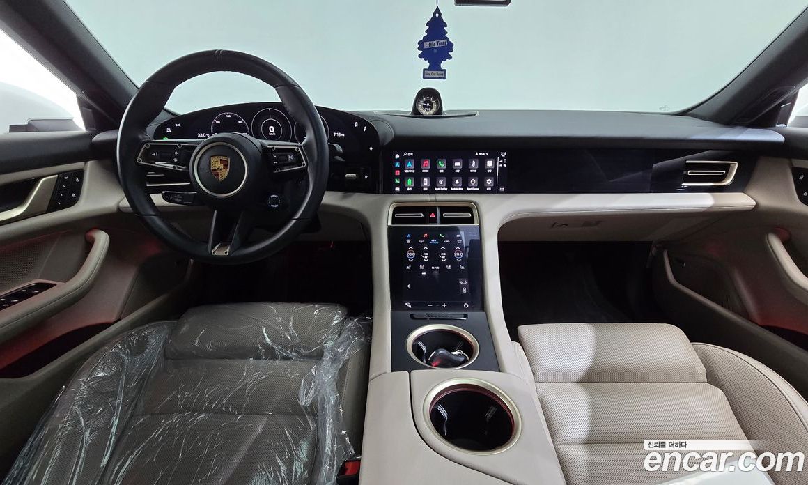 Porsche Taycan фото 7