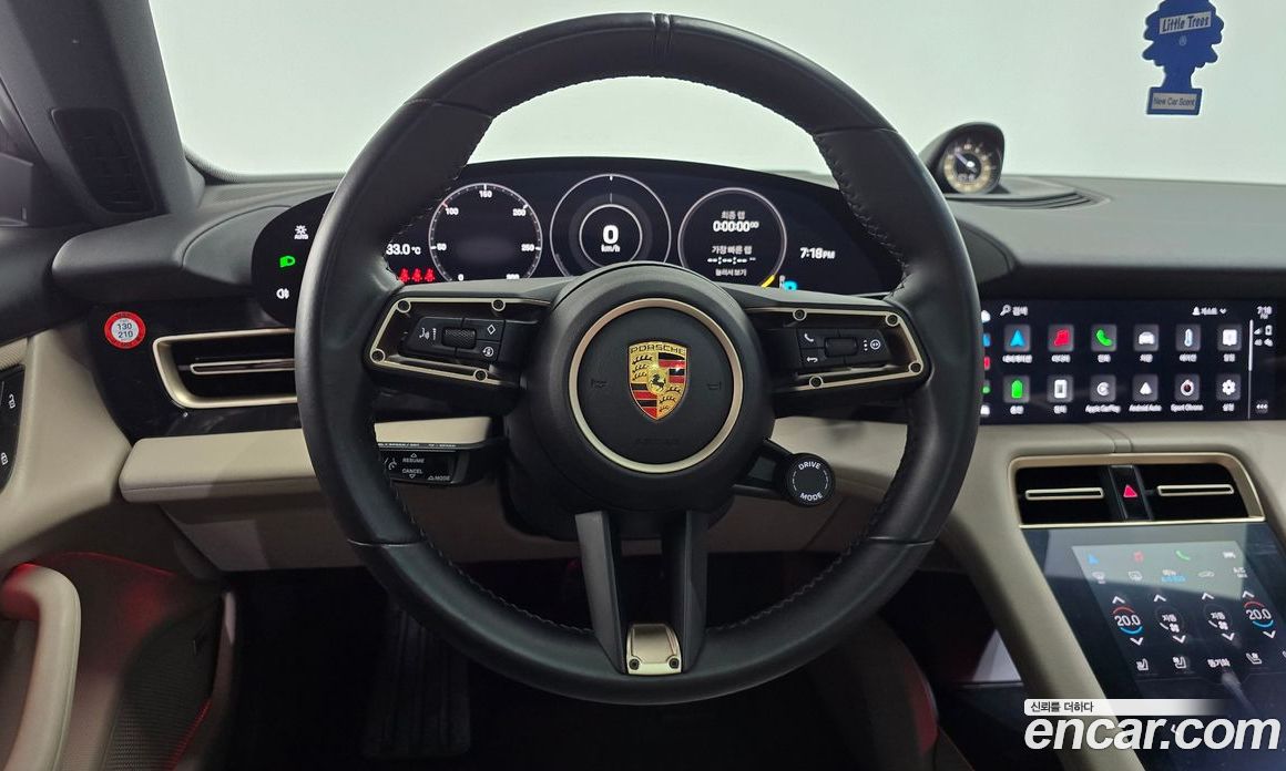 Porsche Taycan фото 12