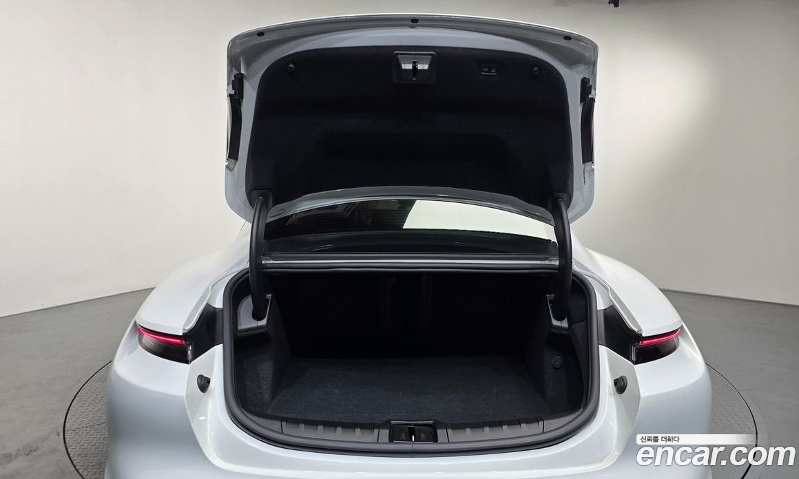 Porsche Taycan фото 20