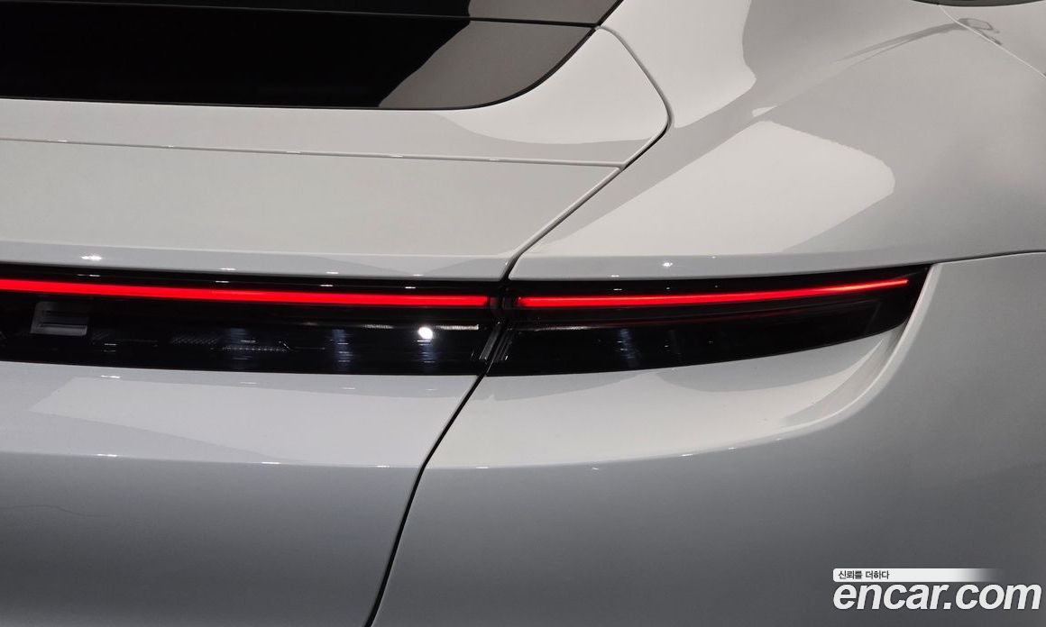 Porsche Taycan фото 23