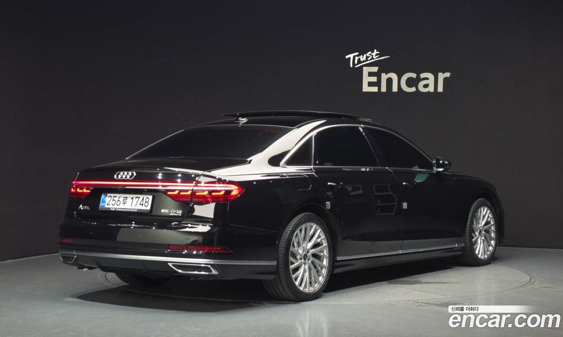 Audi A8 (D5) фото 2