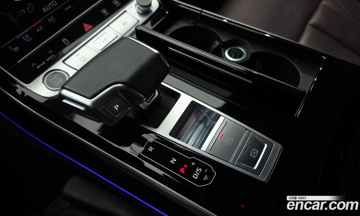 Audi A8 (D5) фото 9