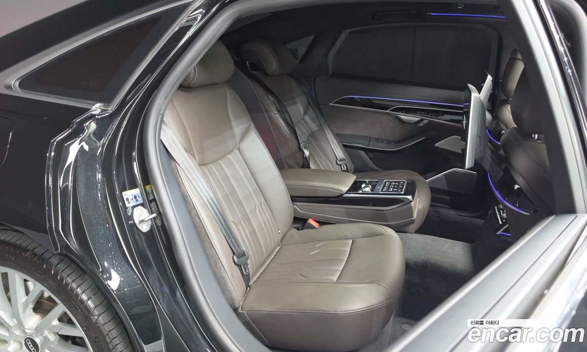 Audi A8 (D5) фото 11
