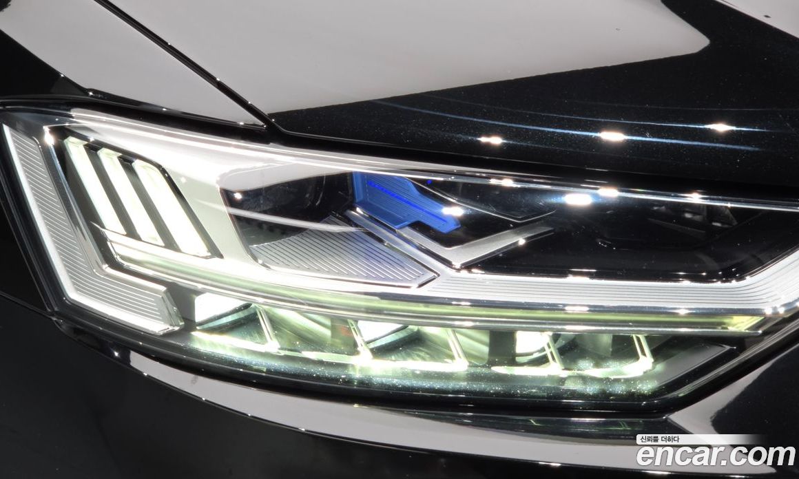 Audi A8 (D5) фото 22