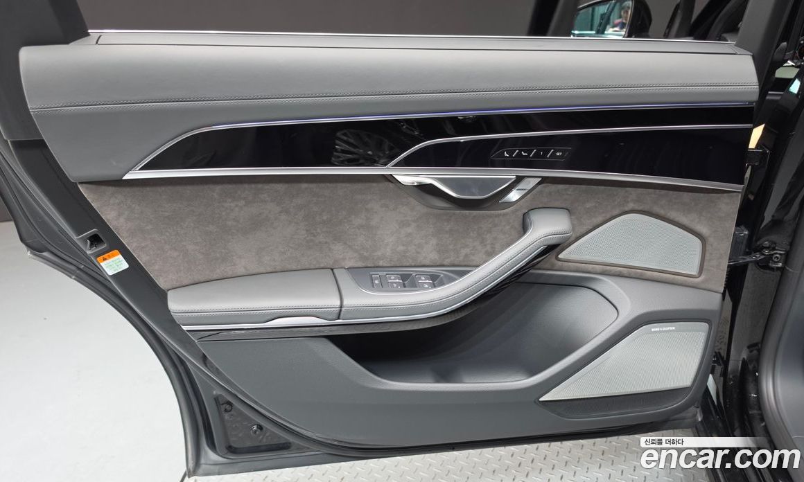 Audi A8 (D5) фото 25